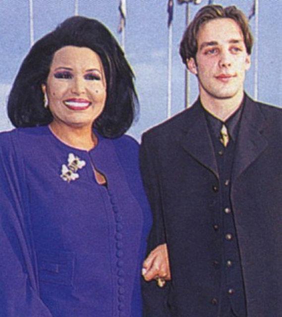 <p>24. Cem Adler </p>  Daha sonrakileri siz de biliyor olabilirsiniz ama Blent Ersoy ile Cem Adler ile balad. Cem'in annesinin lklar hala kulaklarmzda.