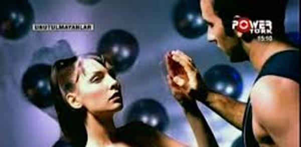 <p>17. Tarkan'n klibindeki abla </p>  Siz imdi TV'de Davut heykelini bile sansrl gryorsunuz ya, biz bu klipleri izlemitik.