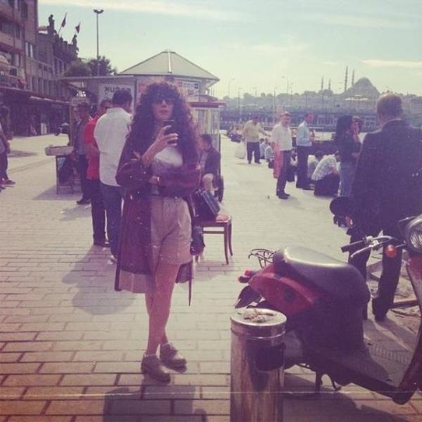 AKASYA ASILTRKMEN Bakakalrm giden vapurun ardndan. Yirmi dakika sonra yeni gelecek, alayamam zekimi