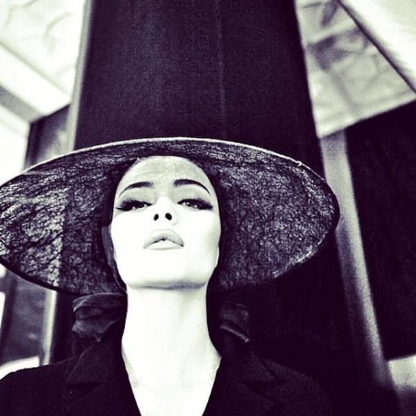 ZGE ULUSOY Mutevazilik her zaman kazandirir ama yerini bilmeyenlere bazen yukaridan bakmak gerekir hayatta...Ogreniyorum ben de. Herkese iyi geceler