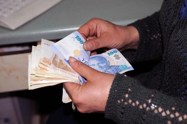 Banka masraflar kapsamnda kredi masraflar, kredi kart masraflar ve komisyonlara belirli snrlamalar getirilecek.