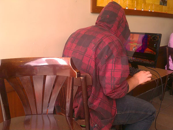 "S.A. clan. Evde internet kopmutu da hallettim sorunu"