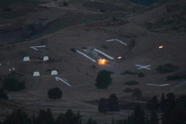 Son iki y�ld�r bas�na kapal� ger�ekle�tirilen ancak bu sene medya mensuplar�n�n yine davet edildi�i tatbikat, Ege Ordu Komutan� Orgeneral Abdullah Atay'�n koordinesinde ger�ekle�tirildi.