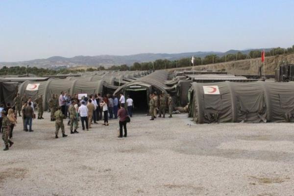 G�rev alan t�m personelin uzman sa�l�k �al��an� oldu�u hastanede t�bbi �niteler, personel ve hastalar i�in �niteler, hasta s�n�fland�rma ve ay�rma b�l�mleri bulunurken, d�rt ki�i ayn� anda ameliyat olabiliyor.