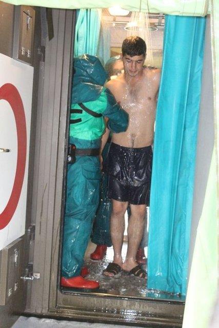 30 ki�ilik hasta kapasiteli hastanede, sosyal ya�am alanlar�n�n yan� s�ra 28 �ad�r ve 23 konteyner bulunuyor.