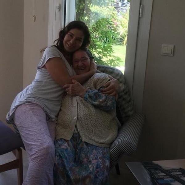 DERYA TUNA ALLAH'IM uzun �m�rler versin benim g�zel anama iyi lki vars�n