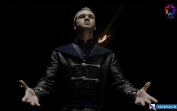 ehzade Bayezid Kanuni hayattayken kardei II.Selim ile taht mcadelesine girmi ve yenilmitir.Yenilgiden sonra iran'a kamt.