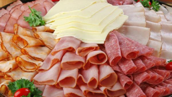 Gltekin, izin verilen miktarlarda tketildiinde bile bazlarnn kanser oluturma riskini artrdn belirtti.