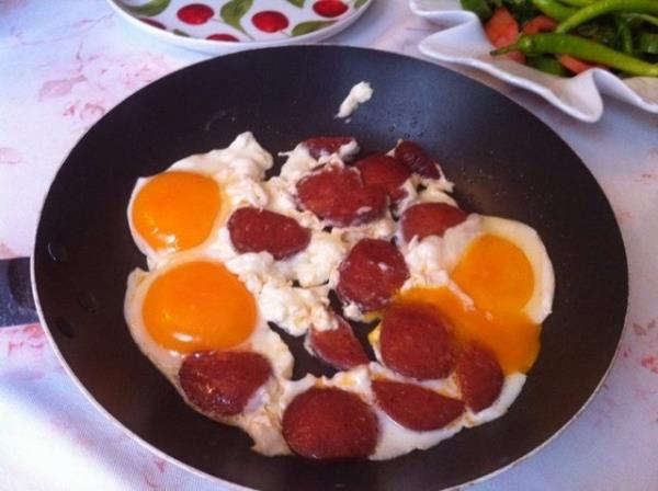 Normalde katkl rnler tkettikleri zaman gdalarn tadn o ekilde alyorlar. ocuumuz lezzet artrc katlm cips yediinde, o tad srekli baka rnlerde de istiyor.