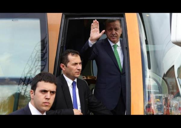 Seimlerin tekrar yaplaca Ar'da miting dzenleyen Babakan Erdoan'n ehrin en yoksul mahallesinde misafir olduu bir evde yaananlar aktaran El Cezire Trk muhabiri Gonca enay aprc gzlemler paylat.