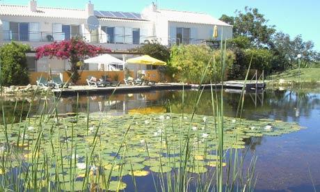 <p><b>Algarve, Portekiz</b></p>    Her yl tatil sezonunda 7 milyona yakn turist arlayan Atlas Okyanusu kysndaki bu blge yaz tatili iin gzel bir seenek sunuyor.