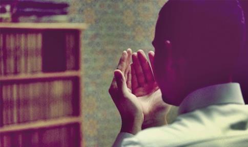 <p><b>Peygamber yle buyurmutur:</b></p>    zerine gnein doduu en hayrl gn cuma gndr Adem (as) o gn yaratlm, o gn cennete girmi ve o gn cennetten karlmtr     <p>Cuma gnnde bir saat vardr ki, hangi m'min o saatte Allah'tan bir dilekte bulunursa Allah onun dileini kabul eder.</p>