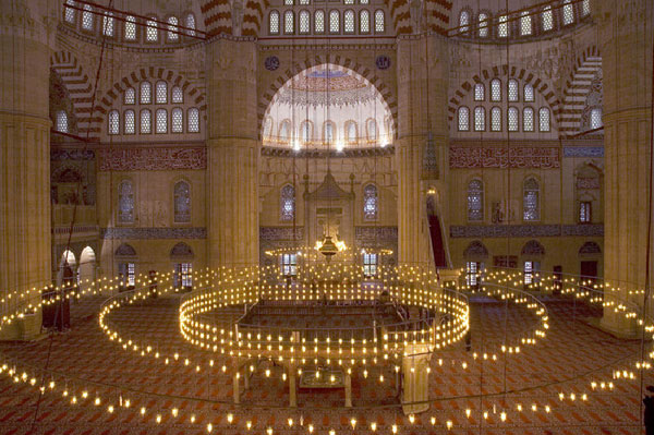 -Cuma gn veya gecesi Duhan suresini okuyana Cennette bir kk verilir. [Taberani]