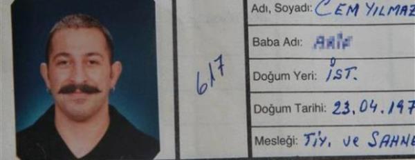 Sanat ve elence dnyasna yn veren ok sayda sanaty barndran esnaf odasnda; Cem Ylmaz, Sezen Aksu, Mazhar Alanson, Hlya Avar, Kenan Doulu, Muazzez Ersoy, Memet Ali Alabora, Levent Yksel, Teoman, Nkhet Duru, Sertap Erener gibi isimler ye