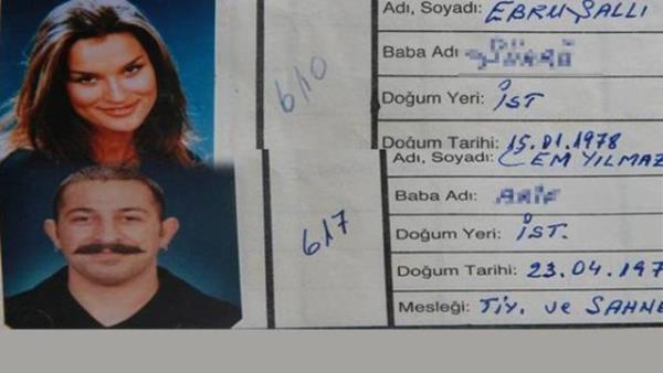 Sanat ve elence dnyasna yn veren ok sayda sanaty barndran esnaf odasna; Cem Ylmaz, Sezen Aksu, Mazhar Alanson, Hlya Avar, Kenan Doulu, Muazzez Ersoy, Memet Ali Alabora, Levent Yksel, Teoman, Nkhet Duru, Sertap Erener gibi isimler ye.