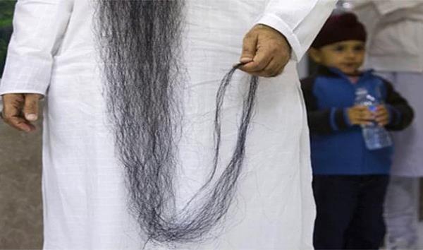 <p><b>8. Yere deecek kadar uzun olan sakallarna basarak boynunu krp lmek</b></p>Hans Steininger, 1567