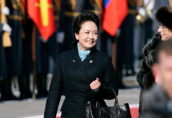 57) Peng Liyuan Grevi: in 'First Lady'si Ya: 51 lkesi: in