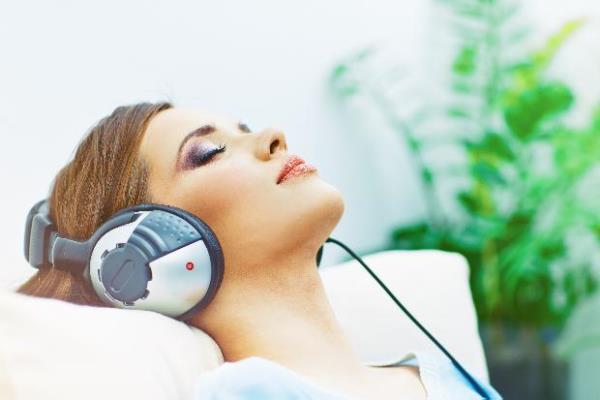 <p><b>7. YANLI: Horlamak herkesin yaad zararsz bir durum </b></p>  <b>DORUSU:</b> Horlamak, uykuda nefes durmalaryla seyreden ve Uyku Apne Sendromu denilen bir uyku hastalnn habercisi olabiliyor.