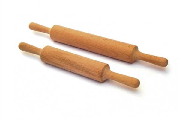 Kuruyemilerinizi krmak iin merdaneyi deneyin: Salatanz, kurabiyeniz ve kekiniz iin kullanacanz kuruyemileri plastik bir poetin iine yerletirin ve merdaneyle zerinden birka kez gein.