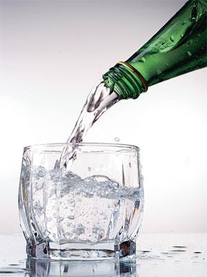 Soda ile maden suyu aras�nda da�lar fark vard�r. Suyun i�erisinde karbondioksit basarsan�z soda olur. Bu konuya dikkat edilmesi gerekir.