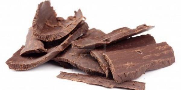 Resveratrol ger�ekten etkin bir sekonder metaboliktir. �zellikle siyah �z�mde �ok fazla. Bitter �ikolata i�erisinde de mevcuttur. Ayn� zaman da �ikolatan�n i�erisinde kat� ya�lar var, resveratrol ile bu ya�lar bir arada bulunacak bir madde de�il.  <p><b>Resveratrol:</b> Ba�ta �z�m olmak �zere pek �ok farkl� bitkide olan do�al bir fitoaleksindir.</p>  <p><b>Sekonder metabolitler:</b> End�striyel ve biyomedikal uygulamalarda �nemli yere sahip do�al �r�nlerdir.</p>