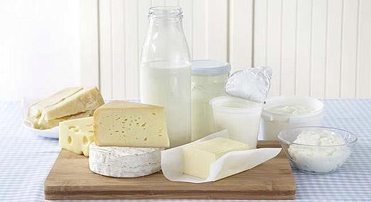 S�t�n i�erisinde laktoz var. Laktoz iki tane �ekerden meydana gelir. Bu �ekerlerden bir tanesi galaktoz. Bu galaktikole d�n���r ve g�zde katarakt olu�mas�na neden olur. Bunun i�in baz� g�dalar� t�ketirken o g�da hakk�nda bilgi sahibi olucaks�n�z, size uygun mu de�il mi ��reneceksiniz. Kalsiyum bir kanser �nleyicisidir. E�er bir insanda kalsiyum oran� normalin alt�na indiyse kansere yakalanma riski y�kseliyor demektir. ��nk� h�cre zar�ndan e�er kalsiyum seviyesi d��m�� ise toksinlerin h�cre i�erisine girmesine ve h�crenin i�erisinde de genetik yap�ya bozmas�na neden oluyor ve kanseri tetikliyor. Bu y�zden kalsiyum oran�n�z� d���rmeyeceksiniz.