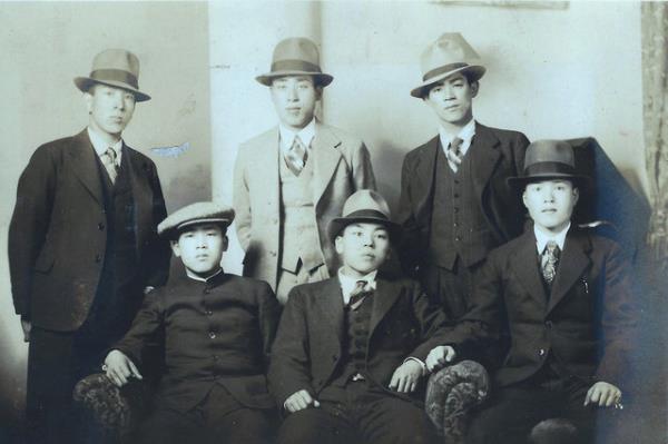 1930 y�l�nda Japonlar �apkayla tan���yorlar