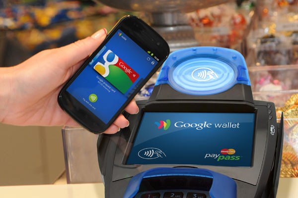 <p><b>Google Wallet</b></p>  Temass�z �deme teknolojisi hen�z emekleme a�amas�nda. Google Wallet da bu durumda bir istisna olu�turmuyor. Hen�z k�resel �apta kullan�ma a��lamayan uygulama ABD'de bile tam olarak kabul g�rmedi.