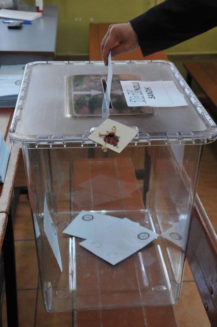 AK Parti aday�n�n 4 oy farkla belediye ba�kanl���n� kazand��� se�imlere MHP itiraz etmi�ti.