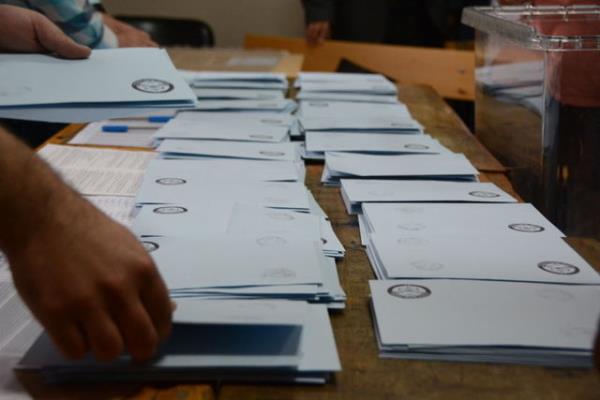 Yalova ve A�r�'n�n da aralar�nda bulundu�u 14 farkl� yerde yenilenen se�imler sona erdi.