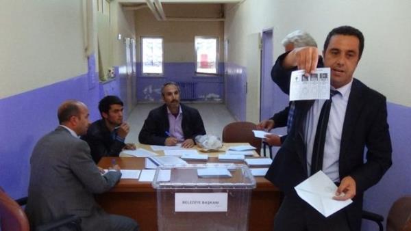 1053 se�menin oy kulland��� Tercan'da 1022 oy ge�erli say�ld�.