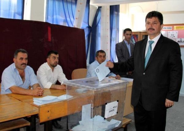 AK Parti aday�n�n 10 oy farkla kazand��� se�imler MHP'nin itiraz� �zerine iptal edilmi�ti.