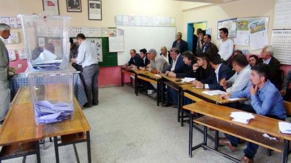 788 se�menin oy kulland��� Emirda�'da 784 oy ge�erli say�ld�.