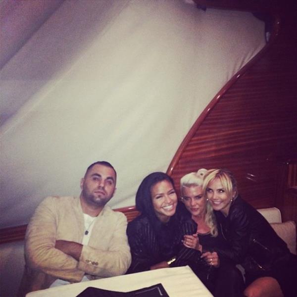 ECE ERKEN  G�zler hep k�rm�z�