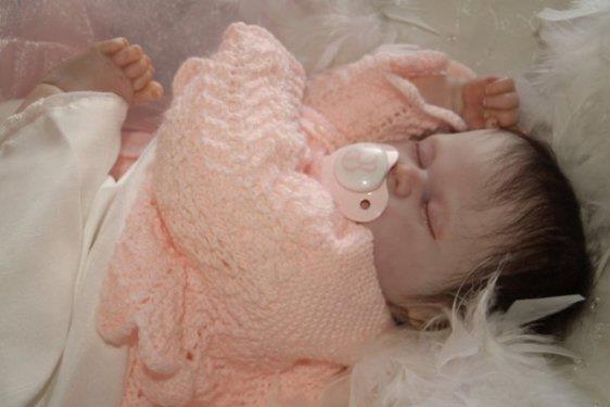 Nefes al�yor izlenimi verilen bebekleri ile parkta dola�maya ��kan sahte anneler, bebeklerini seven yabanc�lar�n durumu fark ettiklerindeki �a�k�n bak��lar�na ise �abuk al���yorlar.