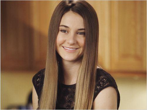 <p><b>sim: Shailene Diann Woodley</b></p>  <p><b>Doum Tarihi: 15 Kasm 1991</b></p>  <p><b>Rol Ald nemli Filmler:</b></p>  Senden Bana Kalan (2011)  <p>u An Muhteem (2013)</p>  <p><b>Gelecek Filmleri:</b></p>  Uyumsuz (2014)  <p>Ayn Yldzn Altnda (2014)</p>  Insurgent (2015)  <p>Allegiant Part 1 (2016)</p>  Allegiant Part 2 (2017)