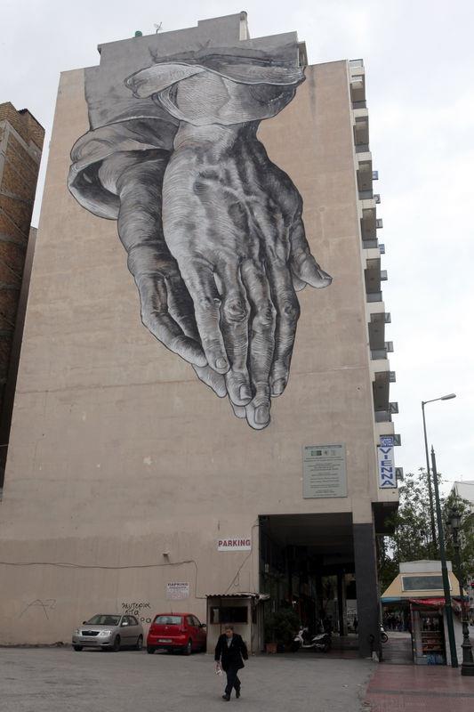 Bazen lkedeki siyasi gndemin bir yansmas olarak yaplan grafitiler yunanl vatandalar ve turistler tarafndan byk beeni topluyor.