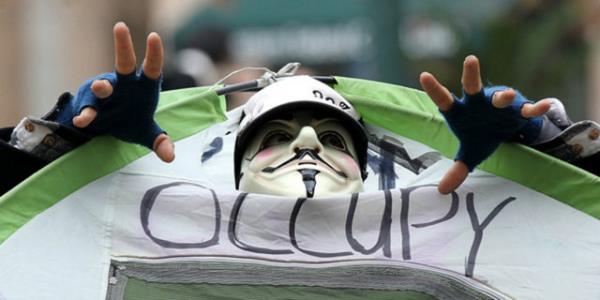 Maskeler d�nyan�n d�rt yan�nda muhalif g�stericilerin simgesi haline geldi...