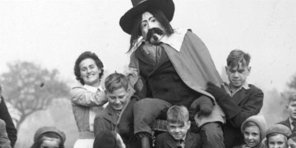 20. Y�zy�ldaki bu kutlamalarda Guy Fawkes kuklalar� da yak�l�yordu...