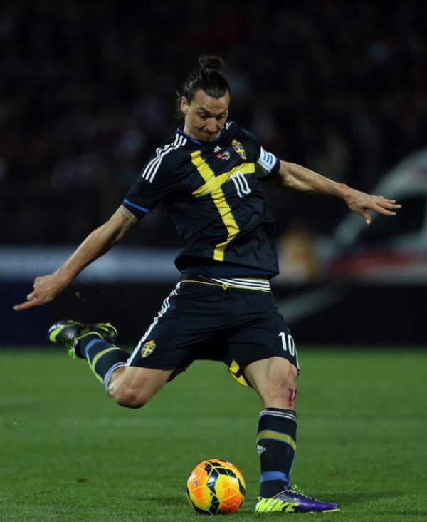 Muhabir: "Bir ev hayvann var m?" Zlatan: "Evet. Joey Didulica (Ajax yedek kalecisi)