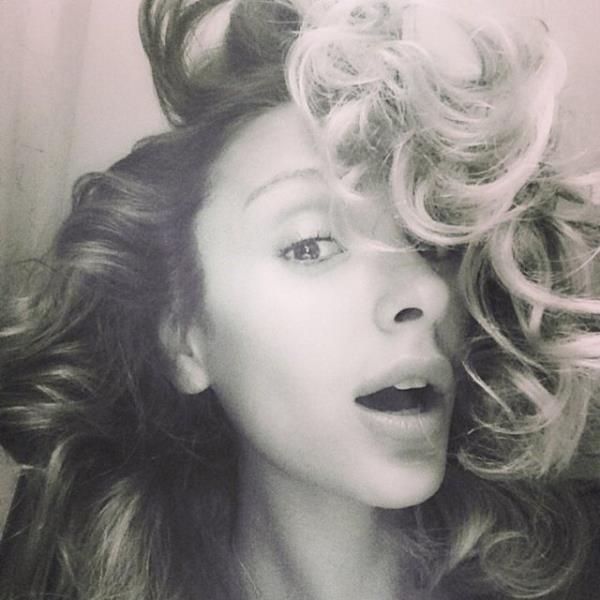 <br>ZGE ULUSOY</br>  Gunaydiiiin. Gune dinamik heyecanla gulerek umutla baslayin...Siz once guzel Allahima uyanabildiginize sukredin sonra da etrafiniza gulumsemeye baslayin...Hayat oyle guzel ki siz gulun bakin o da gulucek sizi de guldurucek...