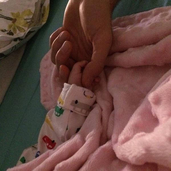 DEMET AKALIN  <br>Hadii iyi geceler benimkiler uyudu</br>