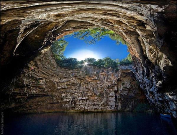 22. Melissani Maaras, Kefalonya, Yunanistan