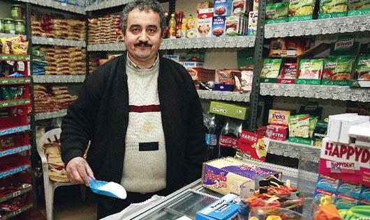 100 TL?lik banknotu geri evirmeden bozan inanlmaz bakkal