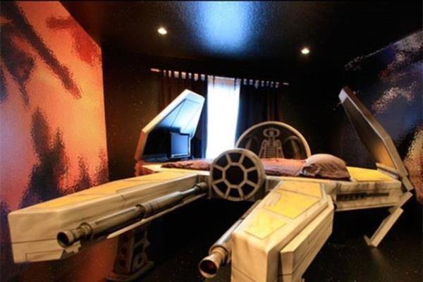 Uzay mekii eklinde yatak   <p>18 bin dolar.</p>