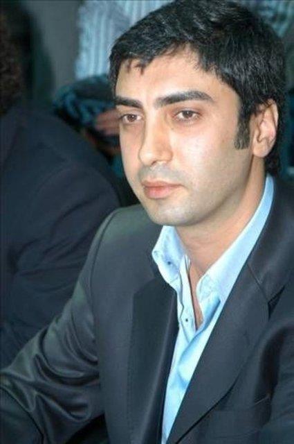 <p><b>Necati amaz</b></p>  Asl meslei turizmcilik olan amaz, eitimini Kanada'da tamamlad. Amerika'da alt sene kald. 2001'de ailesini ziyarete geldii srada dn uak biletini 11 Eyll tarihine ald...