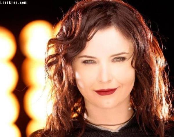 1994 ylnda Volvox grubunun dalmas sonucu ebnem Ferah bireysel almalarna balamtr. Onno Tun ve Sezen Aksu'nun kefi sonucu underground ortamdan daha ferah bir ortama kavumutur.