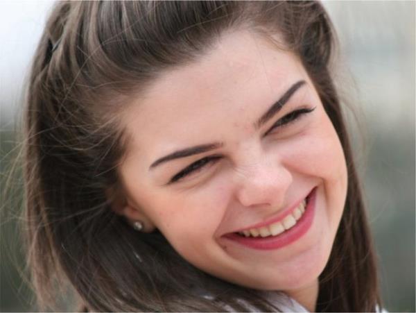 Ama ben bunu hi istemiyordum.Fakat stanbul'daki zor hayat artlar karsnda mecbur kalp ajansa yazldm.Ajanstan aradlar ve grmeye gitmemi sylediler. Grmeye gittim. 'Mzikle urayor musun?' tarz birok soru sordular...