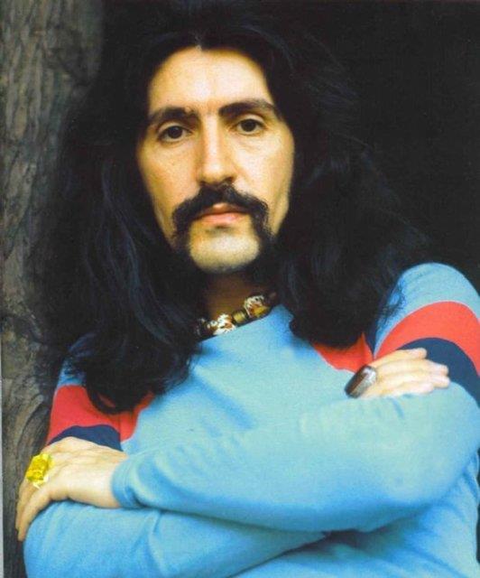 <p><b>Bar Mano</b></p>  Trkiye'den ayrlp Belika'da renim hayatn srdrmek isteyince Harmoniler dalr. Bu kadronun kaydettii iki trk 'Urfa'nn Etraf Dumanl Dalar' ve 'Kzlcklar Oldu Mu?' yllar sonra yaynlanr.