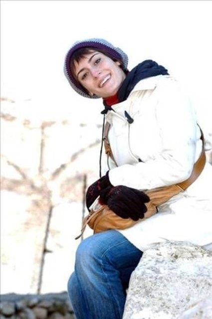 <p><b>Melisa Szen</b></p>  'Bana ans Dile' adl diziyle oyunculua merhaba diyen Melisa Szen'in yldz 'Bak Srt'yla parlad Szen bugnlerde 'Anal Kzl' dizisindeki rolyle dikkat ekiyor.